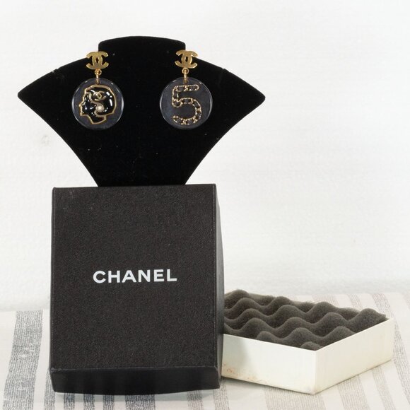 CHANEL CC LOGO- MADEMOISELLE & #5 DISC DANGELE EARRINGS 2018 COLLECTION - Picture 2 of 4